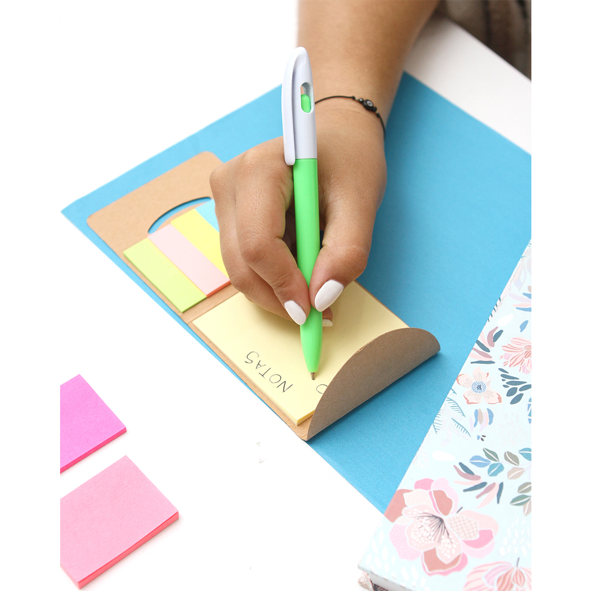 Bolígrafode plástico Cagliaria. - Vista 4