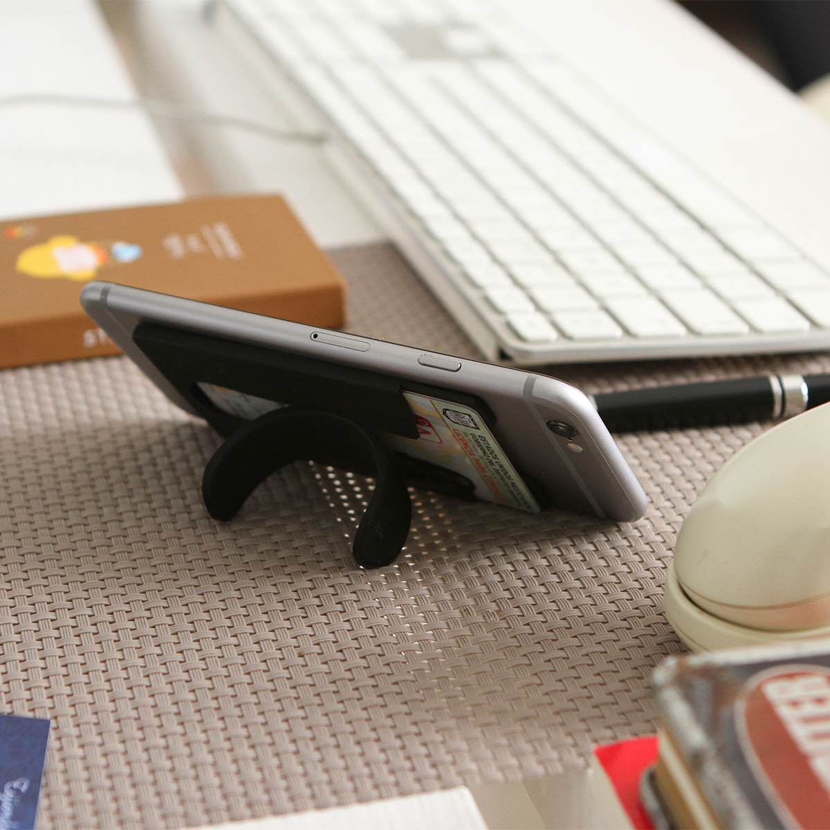 Porta tarjetas y soporte para celular. - Vista 2